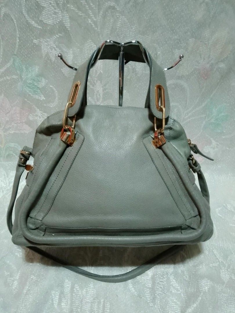 CHLOE Paraty Leathr Bag (Category: Luxury Bags & Wallets) located in Tuguegarao City. Submitted by starzeke (Listing ID 1409613596, Image 1). Description: Pakibasa po‼️ ❤️Dear Buyers💚 Hindi ako makareply sa inyo, nakalimit kasi message sa carousel, nababasa ko lang cia. hanapin nio na lang po sa fb parehong pangalan po nakalagay sa profile pics. Pm nio ako dun and your Tawad☺️ or Chat me in watsapp 🎀- Starzeke Thriftshop and Japan Anikz.