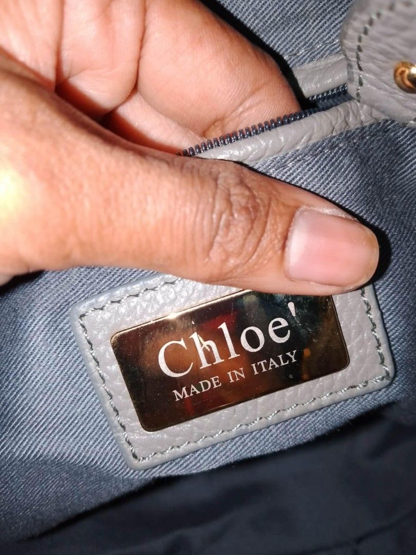 CHLOE Paraty Leathr Bag (Category: Luxury Bags & Wallets) located in Tuguegarao City. Submitted by starzeke (Listing ID 1409613596, Image 2). Description: Pakibasa po‼️ ❤️Dear Buyers💚 Hindi ako makareply sa inyo, nakalimit kasi message sa carousel, nababasa ko lang cia. hanapin nio na lang po sa fb parehong pangalan po nakalagay sa profile pics. Pm nio ako dun and your Tawad☺️ or Chat me in watsapp 🎀- Starzeke Thriftshop and Japan Anikz.