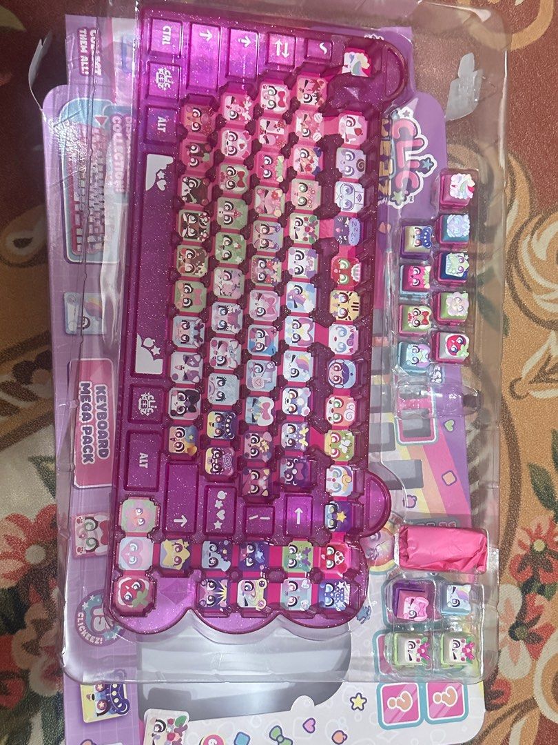 Clic keez (Category: Sneakers) located in San Juan City. Submitted by babapccd (Listing ID 1409600740, Image 2). Description: 2k complete. Opened napo lahat. Missing yung isang key 1800.