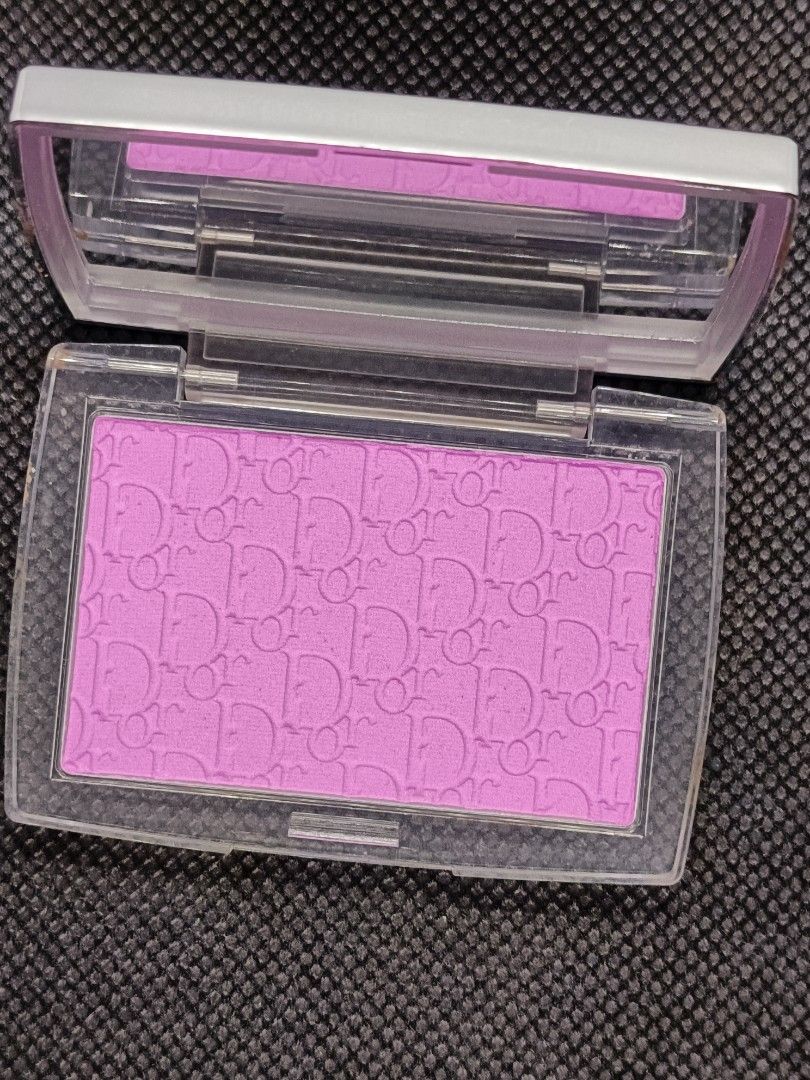 DIOR POWDER BLUSH (Category: Makeup) located in Bacoor. Submitted by aesthetic.bloom_01 (Listing ID 1409545896, Image 1). Description: BRAND NEW NO BOX ROSY GLOW 063 PINK LILAC 4.4 GRAMS -ALL ITEMS ARE GUARANTEED AUTHENTIC OR MONEY BACK IF PROVEN FAKE 💯.