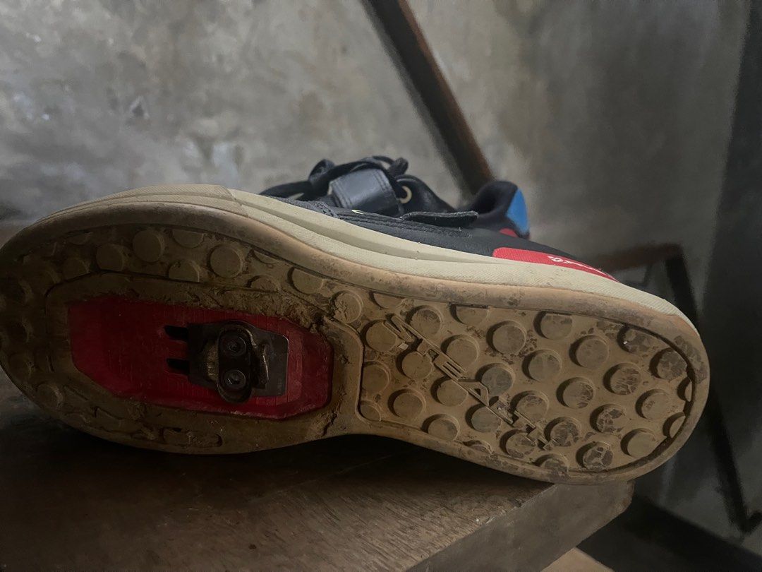 Five Ten Adidas Cycling Shoes (Category: Bicycles) located in Cavite. Submitted by majacab (Listing ID 1409455307, Image 3). Description: - Five Ten Adidas cycling shoes - Color: Black, red, and blue - Closure: Velcro strap - No longer using - size: US 9.