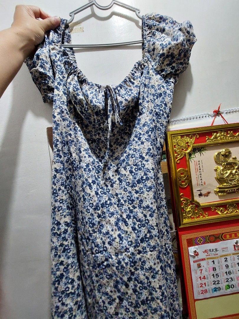 Floral Print Dress (Category: Dresses) located in Santa Rosa. Submitted by applefinds42 (Listing ID 1409541562, Image 2). Description: - Floral print dress in blue and white - Features a unique neckline - Short sleeves - Made of lightweight fabric - Ideal for warm weather.
