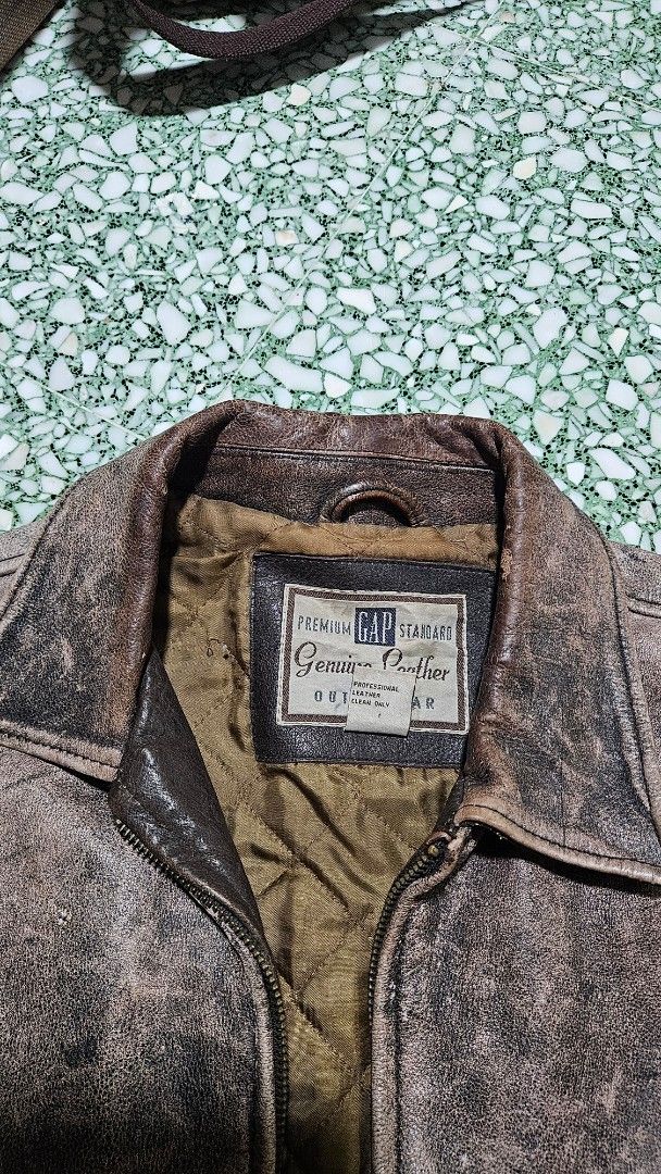 GAP Jacket (Category: Coats, Jackets and Outerwear) located in Singapore. Submitted by rzvfr (Listing ID 1409594338, Image 1). Description: .