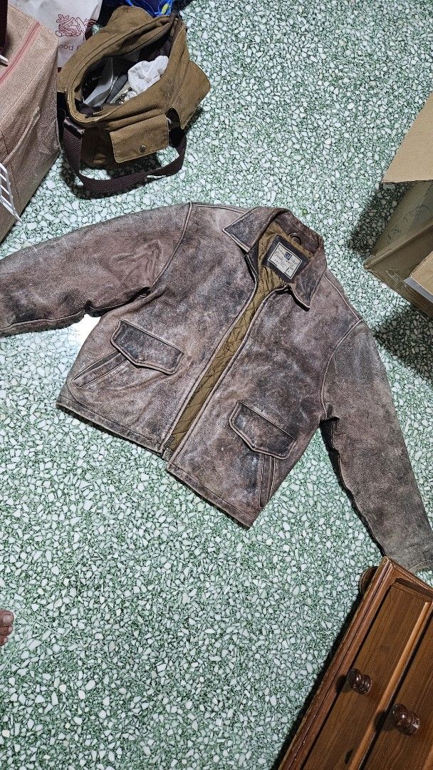 GAP Jacket (Category: Coats, Jackets and Outerwear) located in Singapore. Submitted by rzvfr (Listing ID 1409594338, Image 2). Description: .