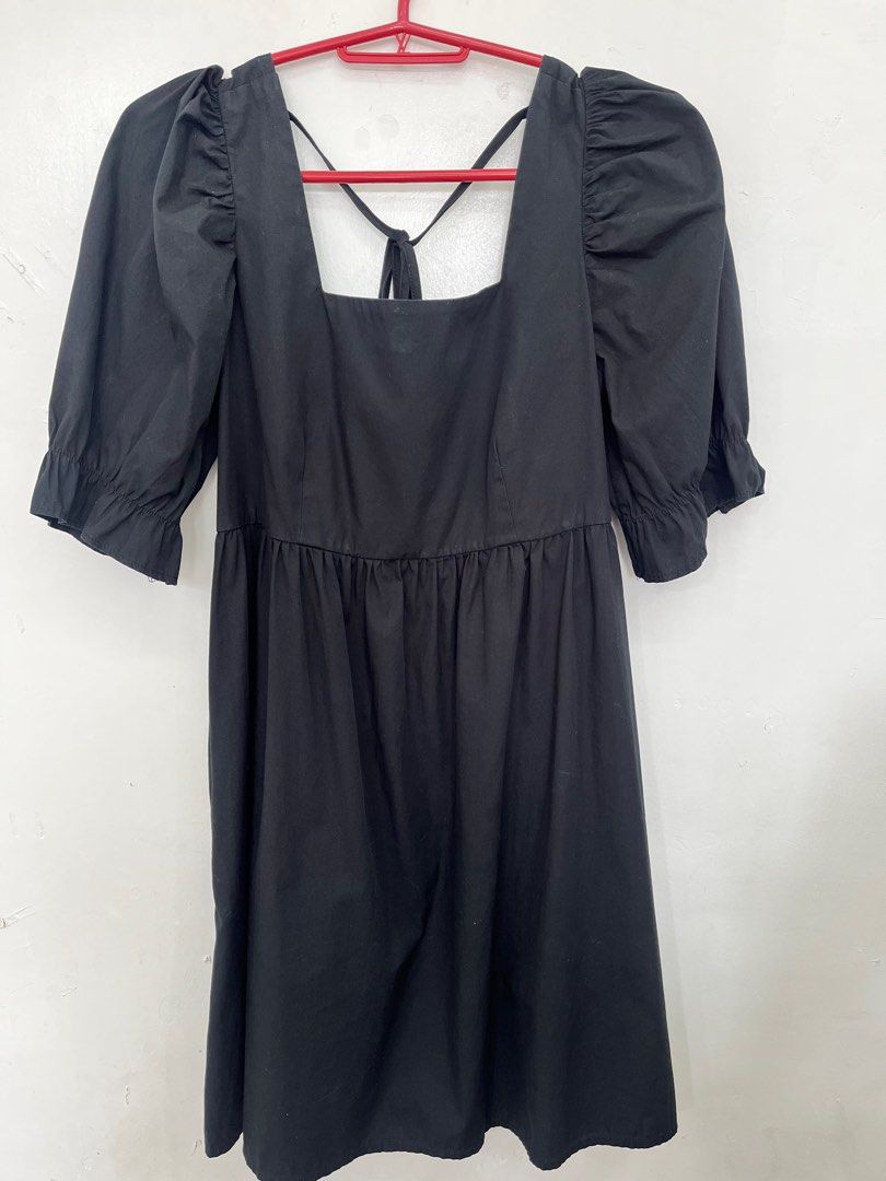 HM black puff sleeves dress (Category: Dresses) located in San Fernando. Submitted by 4ases.declutter (Listing ID 1409466943, Image 1). Description: Small to Semi-medium Nice cotton fabric.