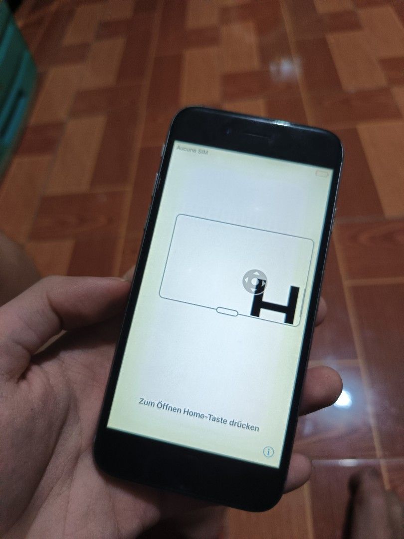Iphone 6 (read description) (Category: iPhone 6 Series) located in Quezon City. Submitted by mimukidazo (Listing ID 1409502199, Image 1). Description: For sale iphone 6 16GB 400 last price issues glitching screen di gumagana touch screen nabuksan na din ito but all parts still inside just lost some screws angat right side ng lcd nakikita yung ilaw meron na gpp chip for sim di ko lang alam kung gumagana pa can do lalamove your booking but gcash pa