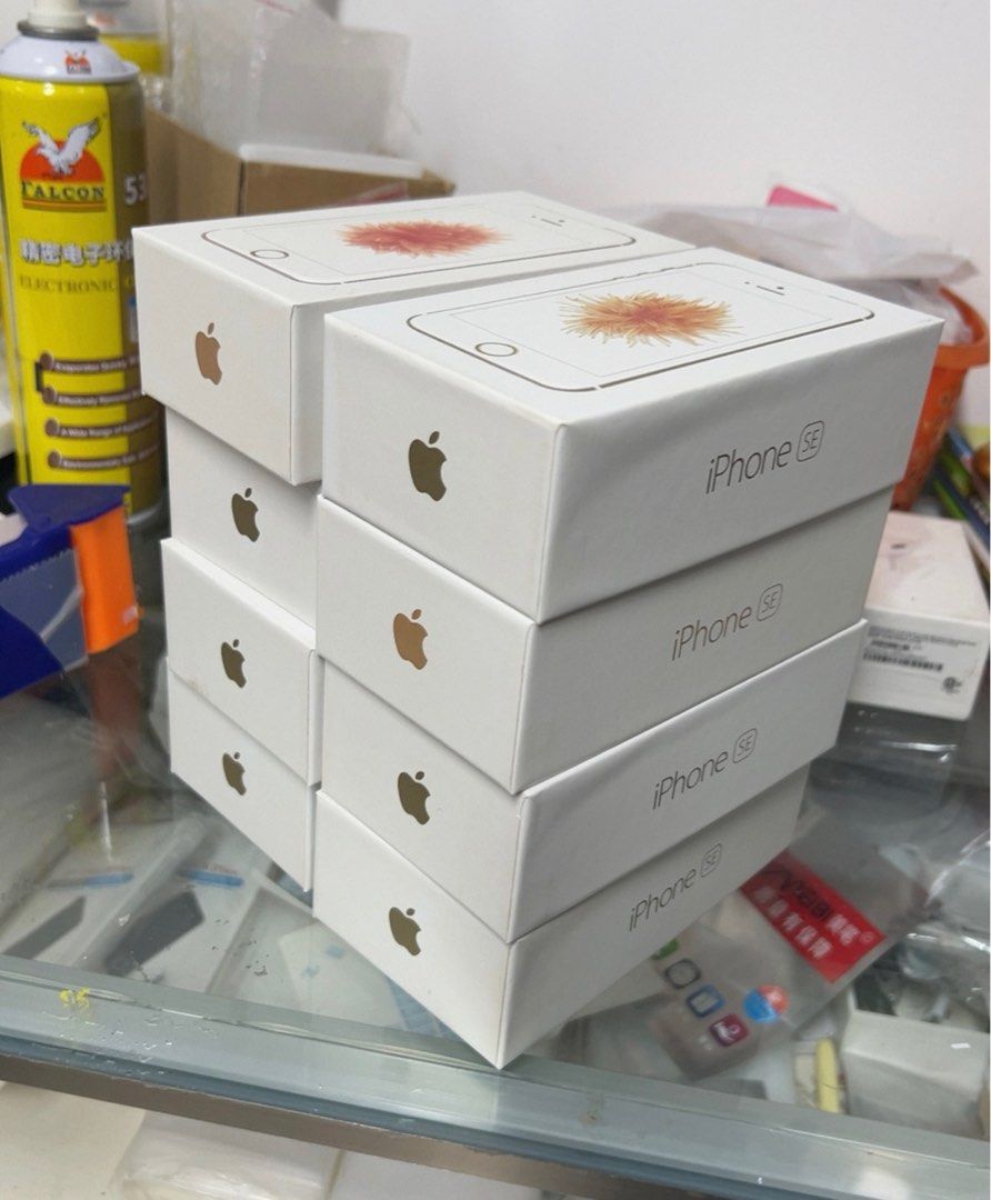 iPhone SE 1st Gen Rosegold Like New💯 (Category: Others) located in Manila. Submitted by yezdeal2017 (Listing ID 1409543039, Image 2). Description: 🎀📱 Rose Gold Classic Alert 📱🎀 DM us FB page: Retro Gadgets PH for fast transaction✅ Swipe to see the OG compact king 👑✨ iPhone SE (1st Gen) — maliit pero solid hanggang ngayon! 💗 Rose Gold Updated prices✅ 💾 128GB Storage 💸 5500 90% No FG 6k 90% With FG 6500 95% with FG Premium ₱7500 with box A