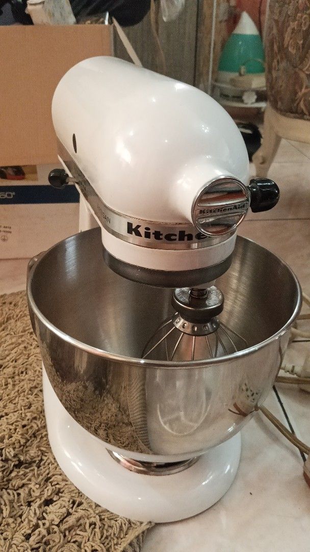 KitchenAid Stand Mixer (Category: Hand & Stand Mixers) located in Manila. Submitted by coolbear-0f92e9 (Listing ID 1409489591, Image 3). Description: - KitchenAid stand mixer - White color - Stainless steel bowl - Includes whisk attachment - In good working condition - Ideal for baking enthusiasts - A great kitchen addition.