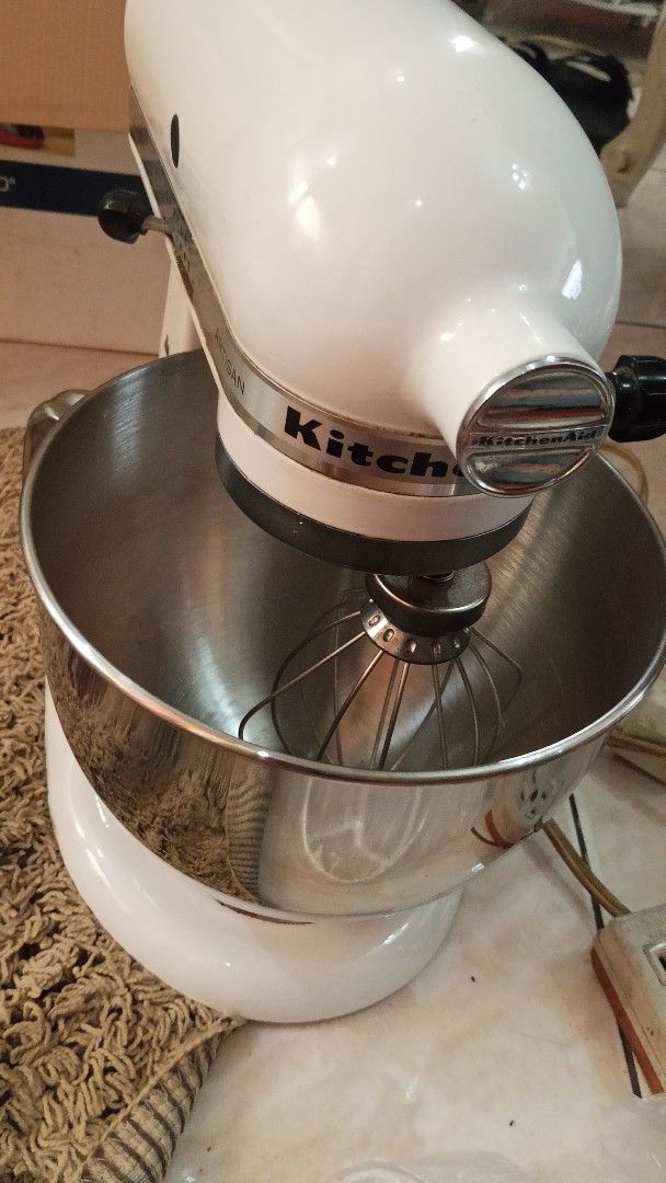 KitchenAid Stand Mixer (Category: Hand & Stand Mixers) located in Manila. Submitted by coolbear-0f92e9 (Listing ID 1409489591, Image 2). Description: - KitchenAid stand mixer - White color - Stainless steel bowl - Includes whisk attachment - In good working condition - Ideal for baking enthusiasts - A great kitchen addition.