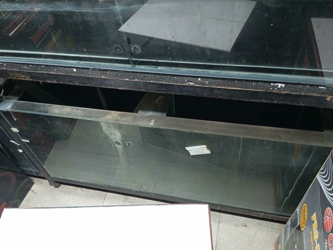 Large Glass Aquarium (Category: Homes & Other Pet Accessories) located in Manila. Submitted by read_description (Listing ID 1409525523, Image 2). Description: p8000/set 2pcs 75gallons 1pc stand 2pcs pumps 2sets trickle filtee w/ media bioballs 48 inches length x 18 inches width x 21 inches height.