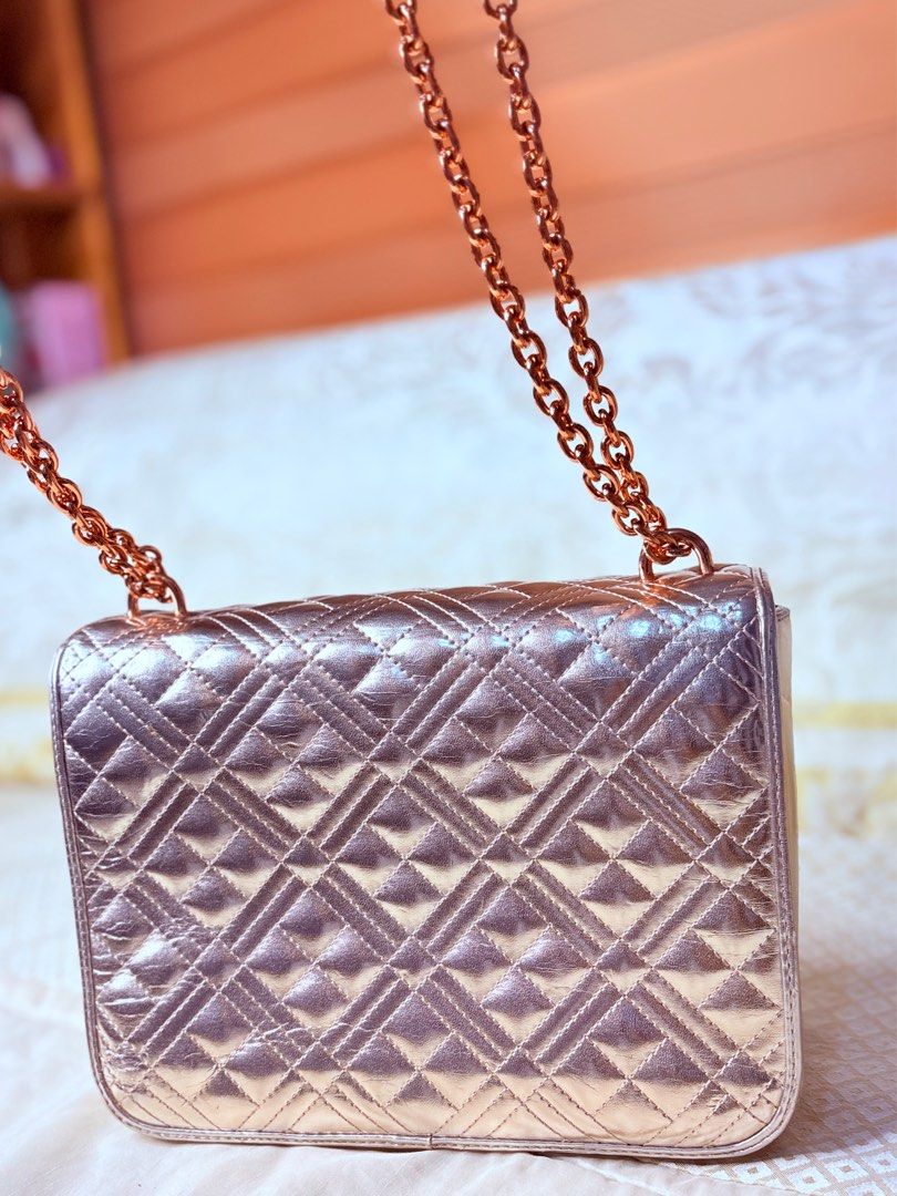 Love Moschino Rose Gold Bag (Category: Luxury Bags & Wallets) located in Quezon City. Submitted by pinky600 (Listing ID 1409448617, Image 2). Description: - Pre-loved Love Moschino handbag - Rose gold hardware - Quilted design - Chain strap - Includes dust bag and cards - Selling for ₱700 (SRP: ₱30,000).