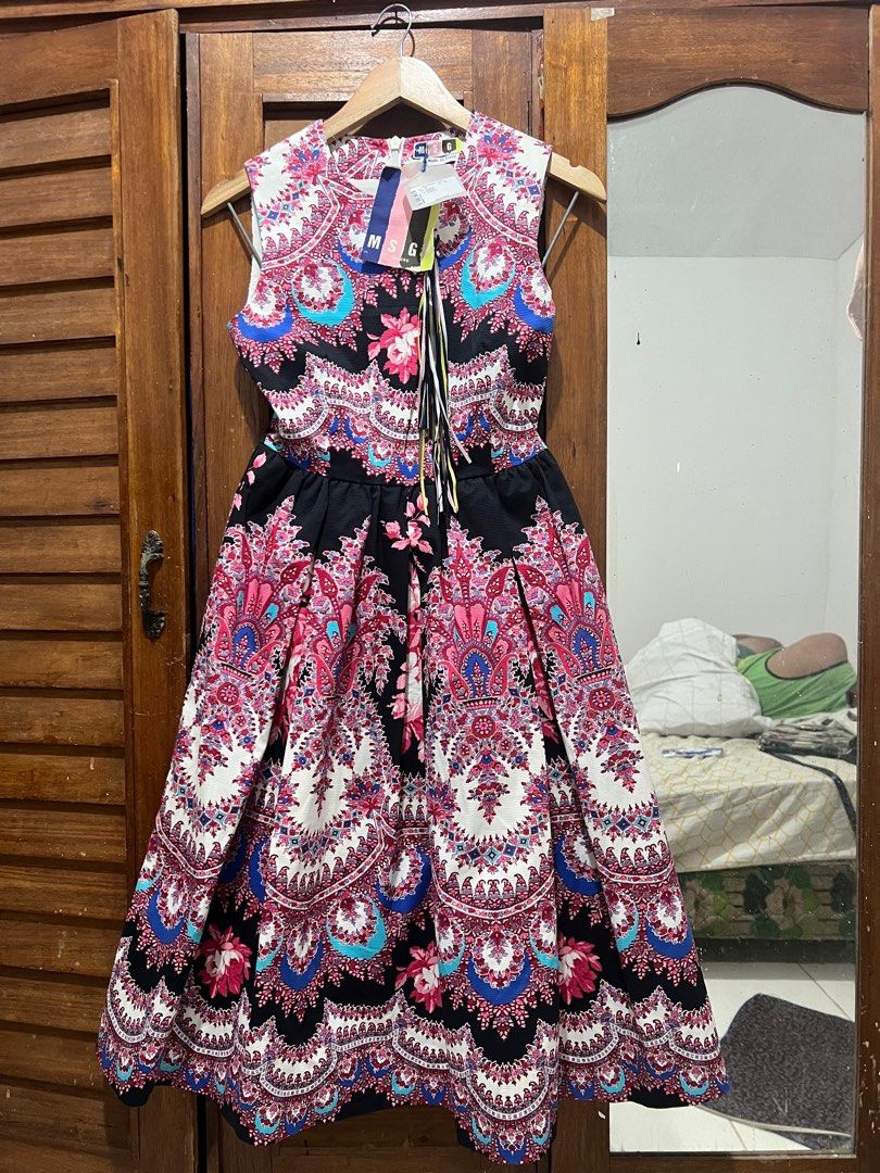 MSG Milano Printed Dress Size 38 (Category: Dresses) located in Tacloban City. Submitted by classy_luxury (Listing ID 1409480148, Image 1). Description: Sale ‼️ Sale ‼️ - MSG Milano floral dress - Sleeveless design - Flattering fit - Made in Italy - Size 38 - Main fabric: 96% cotton, 4% elastane - Lining: 94% polyester, 6% elastane - New with original tags.