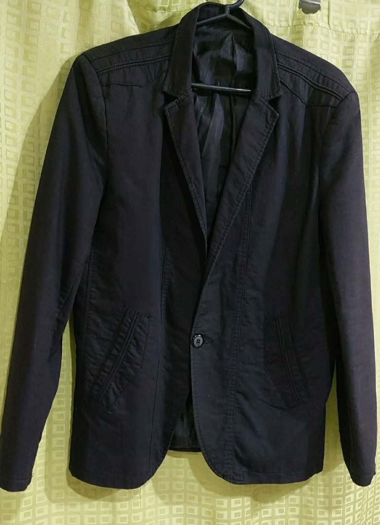 Onesimus Office Coat for Men (M) (Category: Coats, Jackets and Outerwear) located in Rizal. Submitted by zhellieme (Listing ID 1409569364, Image 1). Description: - Black blazer -Used Once - Single-button closure - Two front pockets - Interior pocket with brand label - Size: 46 - Classic design - Durable fabric.