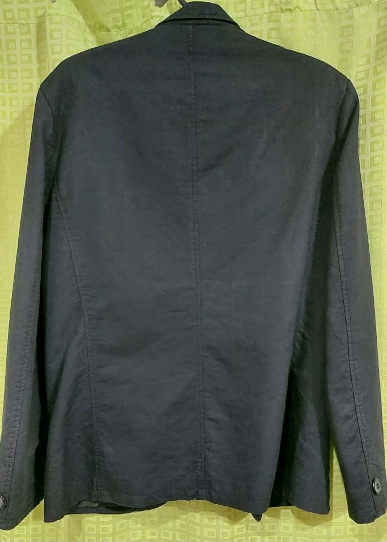 Onesimus Office Coat for Men (M) (Category: Coats, Jackets and Outerwear) located in Rizal. Submitted by zhellieme (Listing ID 1409569364, Image 2). Description: - Black blazer -Used Once - Single-button closure - Two front pockets - Interior pocket with brand label - Size: 46 - Classic design - Durable fabric.