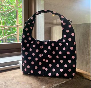 (Category: ) located in . Submitted by bakesbycel (Listing ID 1409542484, Image 1). Description: .