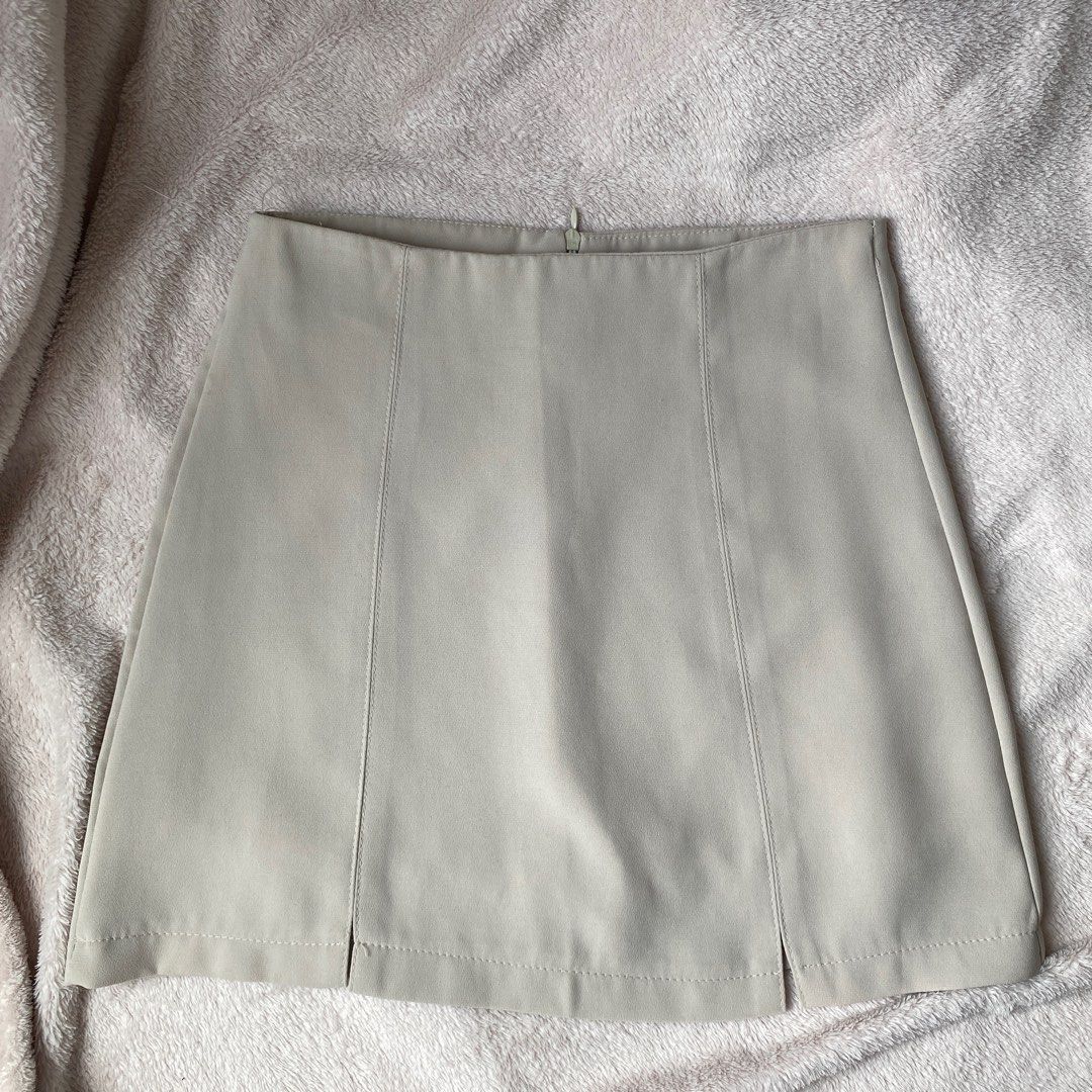 Plain Beige Gray Mini A-line Skirt (Category: Skirts) located in Taguig. Submitted by anndefined (Listing ID 1409466536, Image 1). Description: - Classic mini A-line skirt - barely used, in good condition - best fit xs frames (24" waist).