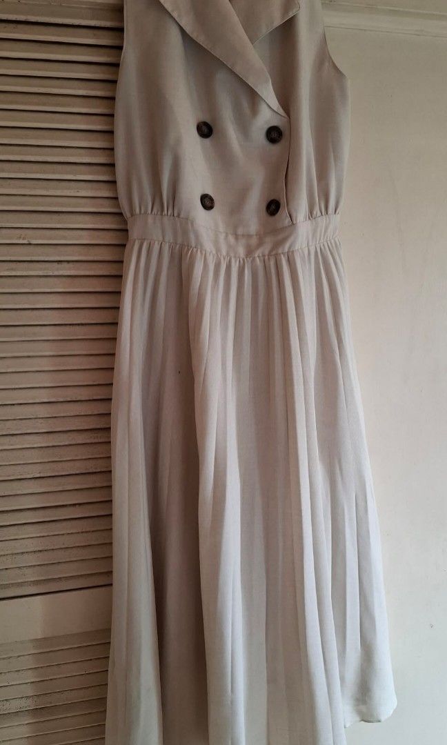Plains and Prints dress (Category: Dresses) located in Marikina City. Submitted by everything4less (Listing ID 1409495731, Image 1). Description: Plains and Prints RAF dress good as bnew twice lamg nasuot ng daughter ko can fit medium-large slightly negotiable.