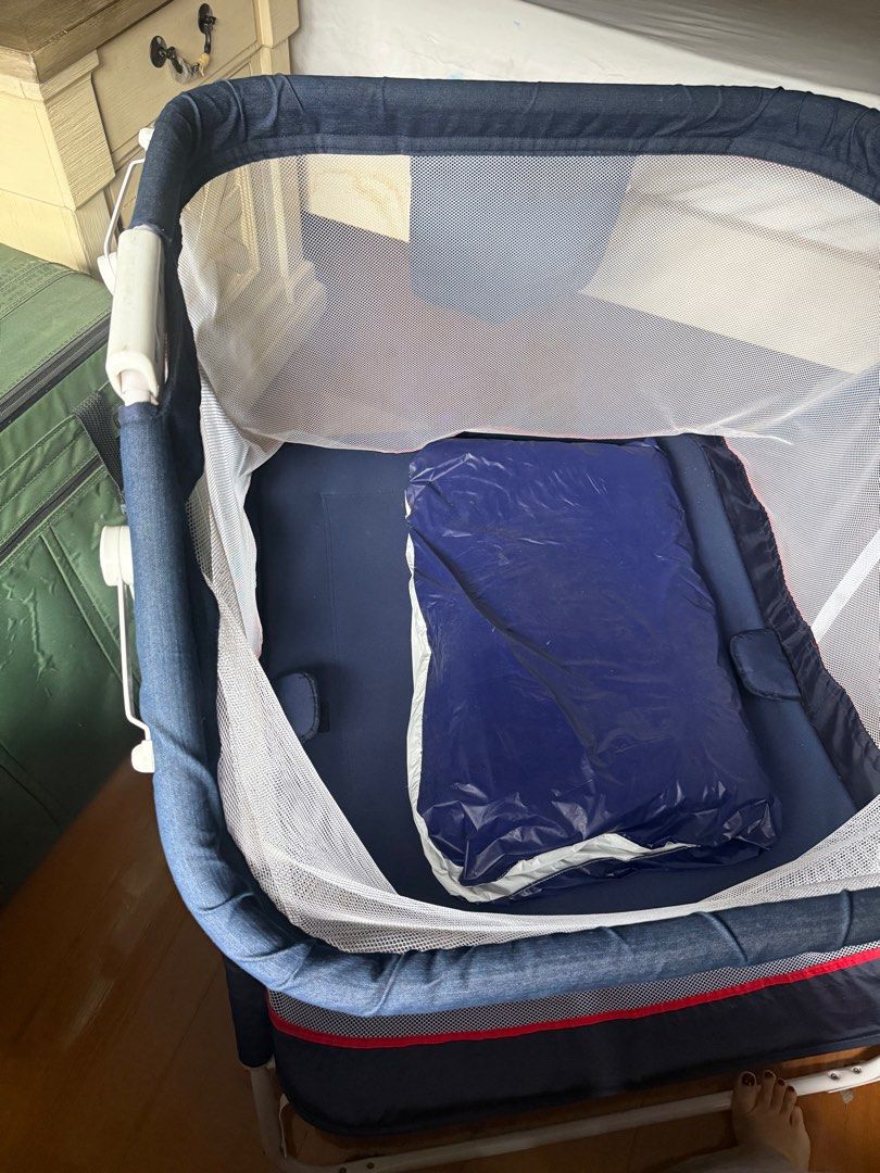 Portable Crib with Foam (Category: Cots & Cribs) located in Quezon City. Submitted by icemartinezpajarillo (Listing ID 1409477781, Image 3). Description: .