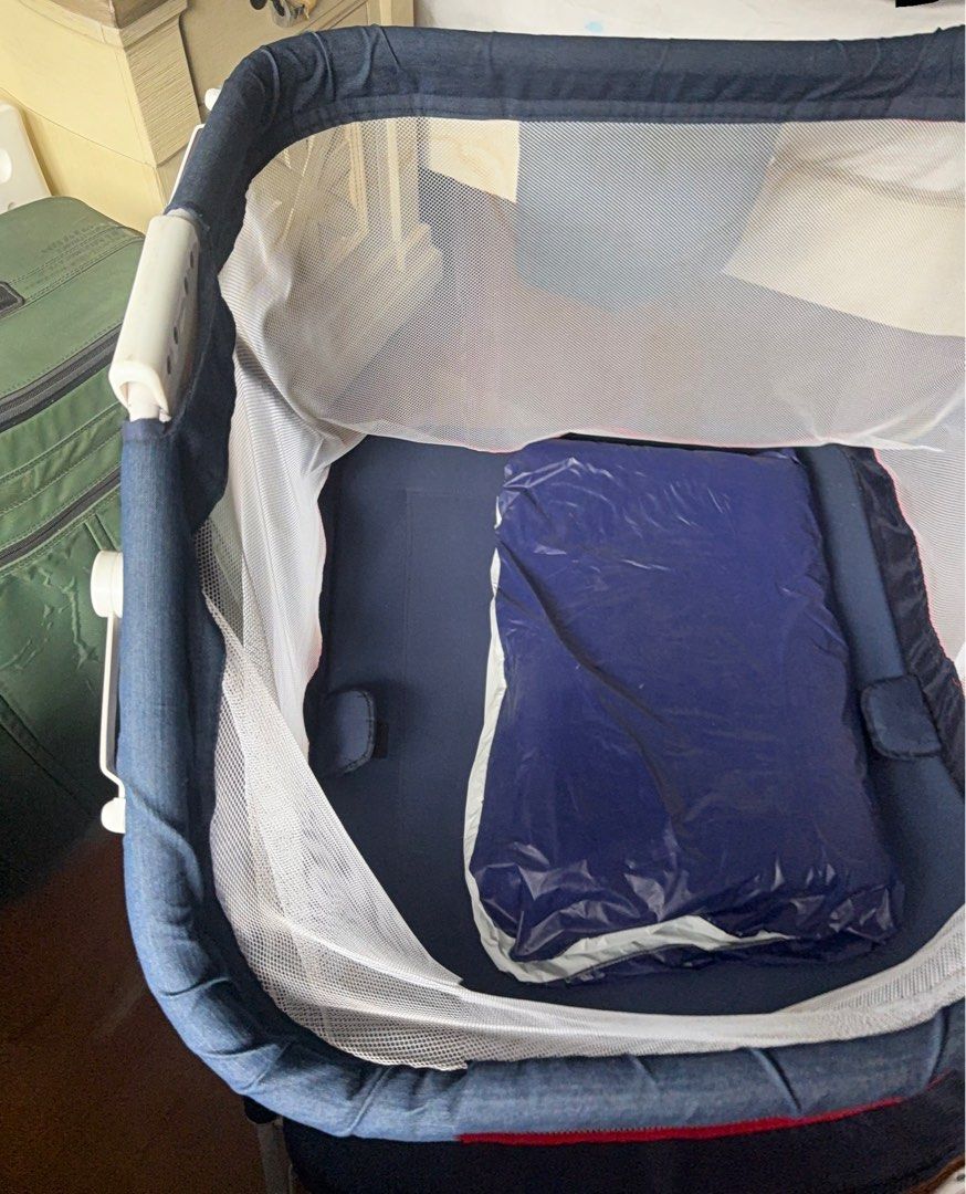 Portable Crib with Foam (Category: Cots & Cribs) located in Quezon City. Submitted by icemartinezpajarillo (Listing ID 1409477781, Image 2). Description: .