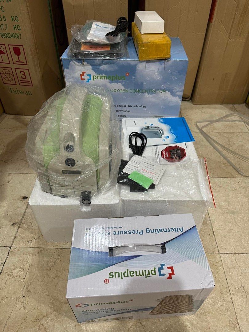 portable oxygen concentrator (Category: Medical Supplies & Tools) located in Manila. Submitted by yolitacado18248 (Listing ID 1409540629, Image 1). Description: brandnew high quality same day delivery .