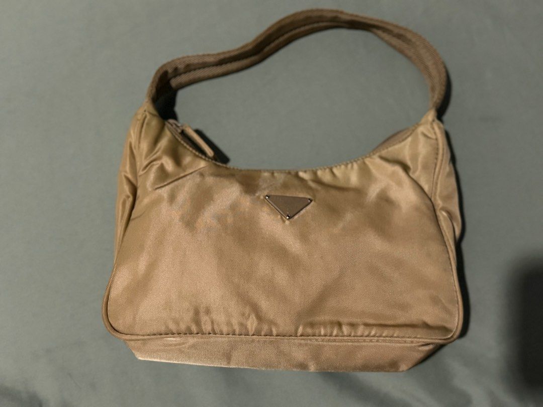 Prada Shoulder Bag (Category: Luxury Bags & Wallets) located in Munoz. Submitted by hakyl (Listing ID 1409490466, Image 2). Description: 100% original, lightly used rfs: hindi na nagagamit.