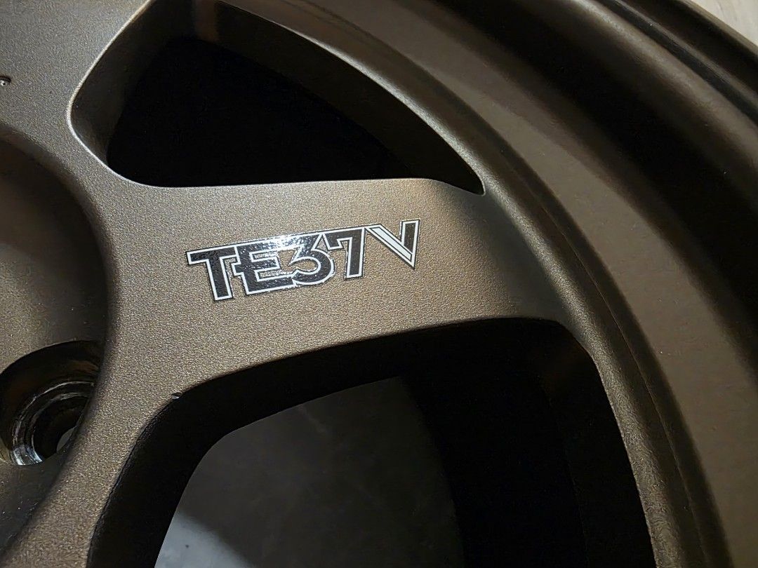 Rays TE37V (Category: New Rims) located in Singapore. Submitted by carcultures (Listing ID 1409566255, Image 2). Description: has abit of tyre removal marks on the edge of the rim. one wheel has a stone chip from driving. specs are 114.3 x 4 17 x 8 +25.