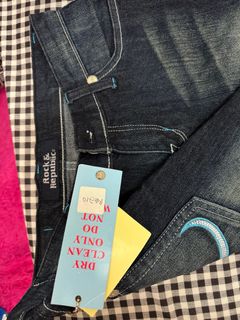 (Category: ) located in . Submitted by preloved_ems (Listing ID 1409441501, Image 1). Description: .