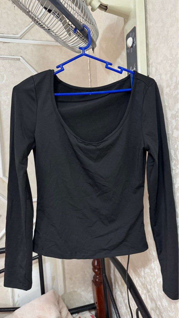 Shein Petite XS Long Sleeve Top (Category: Longsleeves) located in Quezon City. Submitted by declutterrringme (Listing ID 1409498474, Image 1). Description: - Shein black long sleeve top - Size: Petite XS - Features a scoop neckline - Made of stretchy material - Great for layering or wearing on its own - Versatile style.