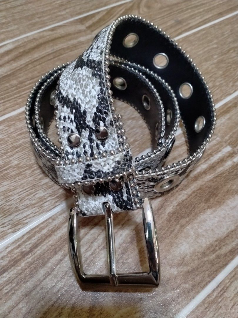 SNAKE SKIN BELT (Category: Belts) located in Cabuyao City. Submitted by Bike_Clothing10 (Listing ID 1409565541, Image 1). Description: READ FIRST.. FOR SALE: SNAKE SKIN BELT No Brand Indicated Good as New Excellent Quality ACTUAL DIMES: W-3.7cm X L-98.5cm PRICE: 750 + SF PICK UP OR SHIPPING ONLY LOC: Cabuyao Laguna -NO COD/COP- PM FOR INQUIRIES... -Thanks-.