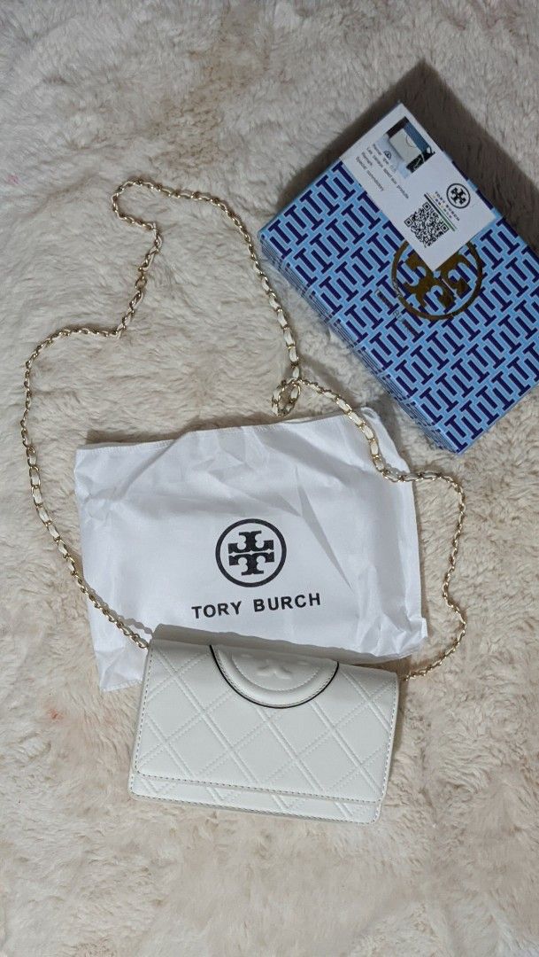 Tory Burch Kira Chevron Wallet-on-Chain (Category: Luxury Bags & Wallets) located in Manila. Submitted by aya16 (Listing ID 1409482441, Image 1). Description: - Tory Burch Kira Chevron Wallet-on-Chain - Color: White - Features: Chain strap, signature Tory Burch logo - Includes: box and dust bag - Design: Quilted - Perfect for everyday use or special events.