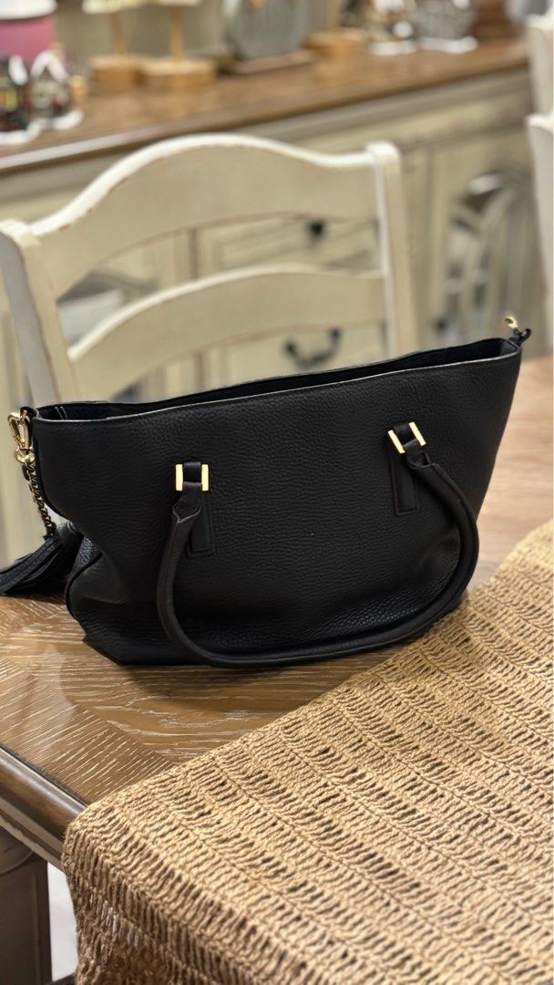 Tory Burch Navy Blue Thea Tassel Handbag (Category: Luxury Bags & Wallets) located in Paranaque City. Submitted by celina_reyes (Listing ID 1409469928, Image 2). Description: - Navy Blue leather Tory Burch handbag - Gold-tone hardware - Chain strap and detachable shoulder strap - Embossed Tory Burch logo - Stylish tassel detail - Top handle - Spacious interior.