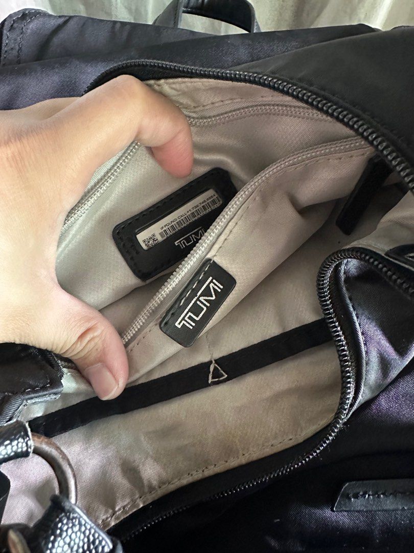 TUMI MIKI CROSSBODY BAG (Category: Shoulder Bags) located in Manila. Submitted by barbzzz (Listing ID 1409574340, Image 3). Description: For airport use only Bought at Tumi Singapore Pls see photos RFS: decluttering.