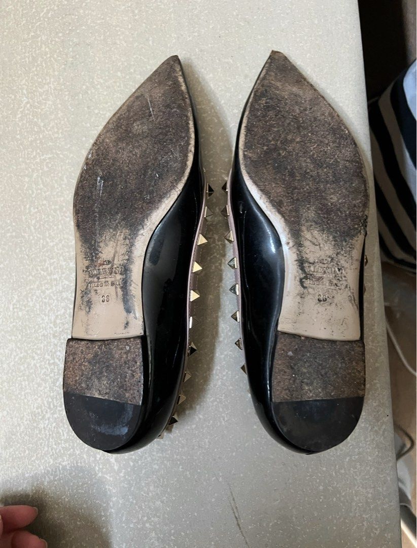 Valentino Rockstud Flats Size 38 (Category: Flats & Sandals) located in Quezon City. Submitted by aml2020 (Listing ID 1409444221, Image 3). Description: Authentic Valentino Rockstud Flats Size 38 Used MOP: Gcash/BPI QR no meetups/strictly no COD for pickup via courier only.