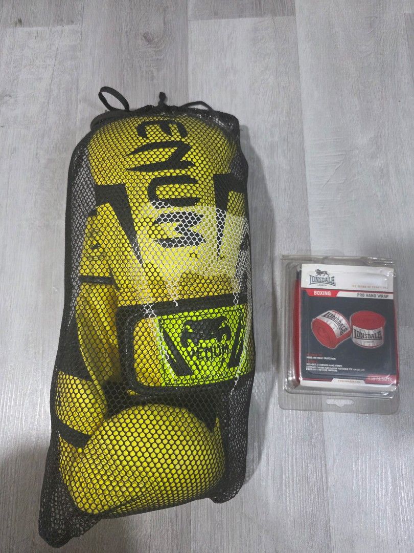 Venum Boxing Gloves (Category: Braces, Support & Protection) located in Manila. Submitted by tof_reyes (Listing ID 1409509909, Image 3). Description: Comes with Hand wrap..