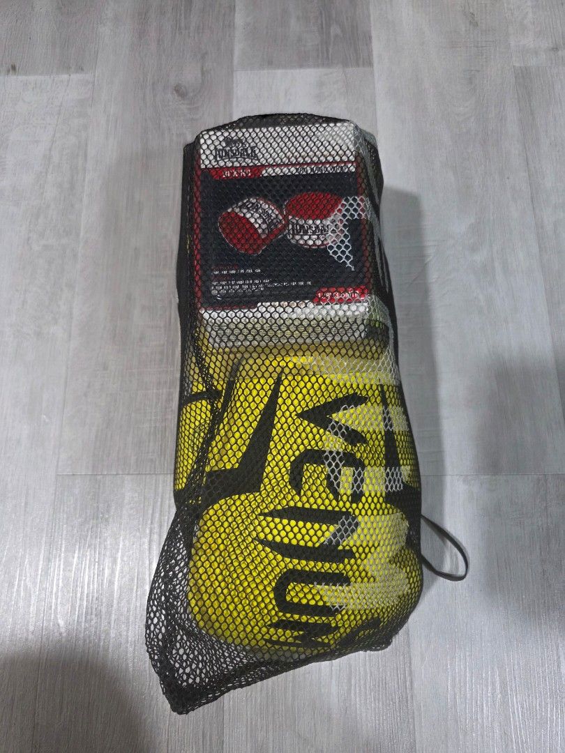Venum Boxing Gloves (Category: Braces, Support & Protection) located in Manila. Submitted by tof_reyes (Listing ID 1409509909, Image 1). Description: Comes with Hand wrap..