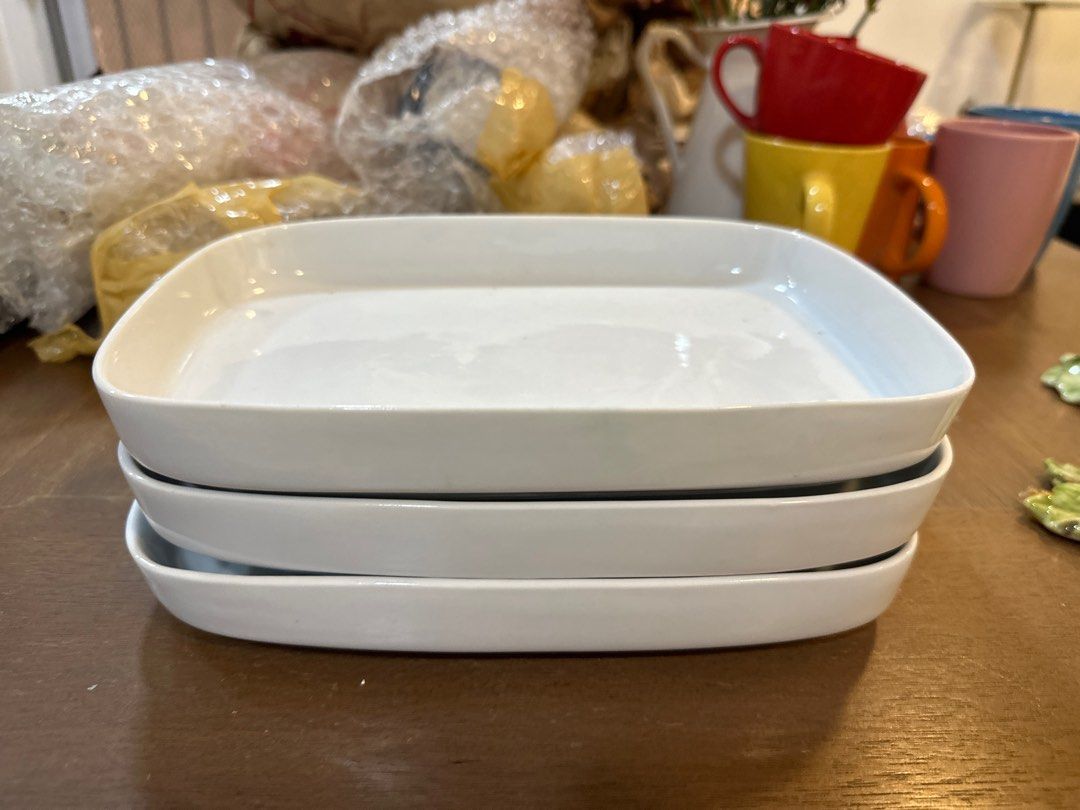 White Rectangular Serving Plates (Category: Dinnerware & Cutlery) located in Santa Rosa. Submitted by shopyourstruly (Listing ID 1409499191, Image 1). Description: ₱250 for all.