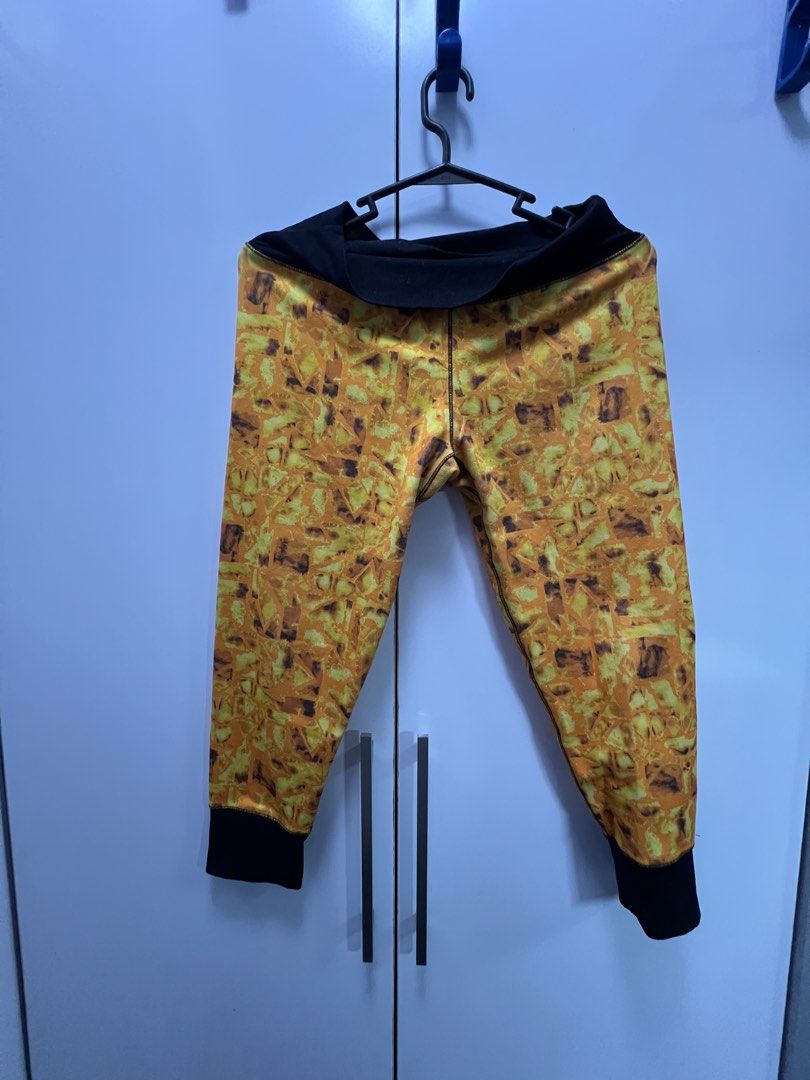 Yellow Printed Cropped Leggings XL (Category: Activewear) located in Quezon City. Submitted by declutter.qcmnl (Listing ID 1409531980, Image 1). Description: 💛Pre-loved activewear 💛Can provide more pictures if you are at least 80-90% sure in purchasing 💛Brand: Pink Salmon 💛Size: XL (Waist 38-41inches, Hips 41-44inches) MOP: BPI, GCash, Maya MOD: Grab/Lalamove if within or Quezon City / Gogo Express (No meet-ups) ✅Please transact only if you a