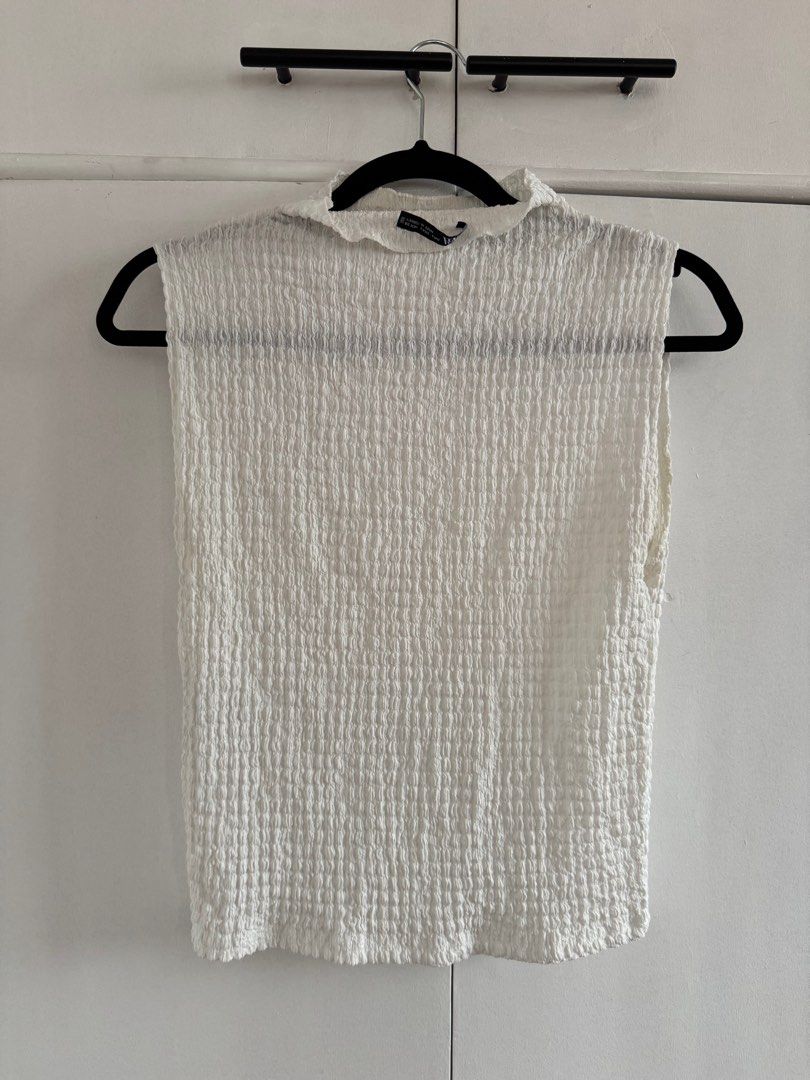 Zara White Textured Top (Category: Shirts) located in Quezon City. Submitted by prebys (Listing ID 1409440254, Image 3). Description: - Used once.