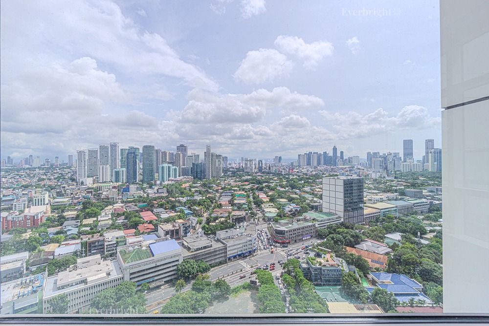 🔆 RUSH SALE! 3BR Unit in One Roxas Triangle (Category: Apartments & Condos) located in Makati City. Submitted by vsg.realestate (Listing ID 1409621763, Image 2). Description: 🔆 RUSH SALE! 3BR Unit in One Roxas Triangle Unit Details: 3BR 3TB FA: 308 sqm Unfurnished With 3 parking Unit Features: With powder room Never been tenanted Facing East morning sun With big maid’s room with own toilet and bath Unobstructed views of Makati, BGC and Pasig/Ma