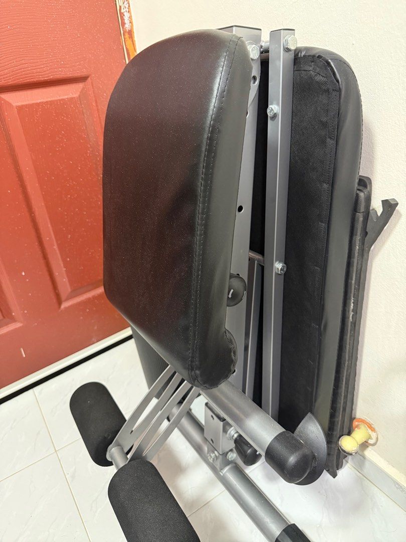 Adjustable bench (Category: Weights & Dumbbells) located in Singapore. Submitted by abovenbeyond19 (Listing ID 1409748624, Image 1). Description: .