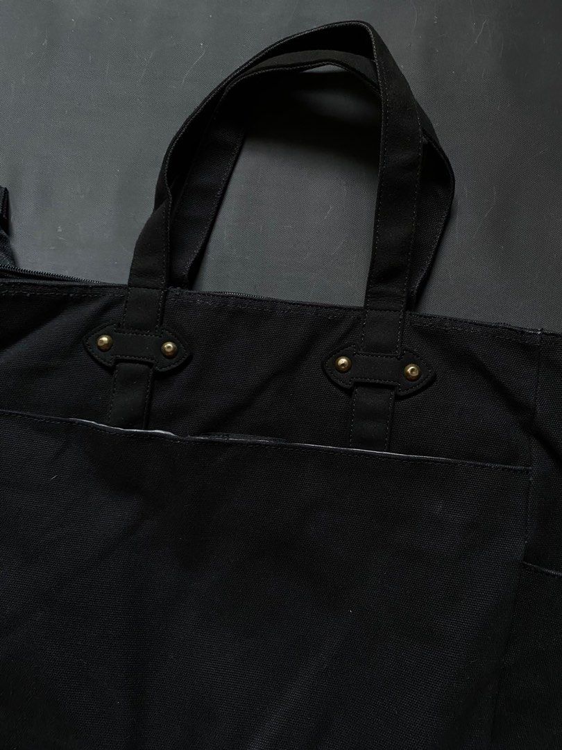 Aged Gray Two Way Bag (Category: Belt bags, Clutches and Pouches) located in Bago City. Submitted by johnpaul_gidlayan (Listing ID 1409739727, Image 3). Description: Aged Gray Two way Bag Dimension: Lenght 14 Leg opening 17 Excellent condition Minimal sign of usage Issue sira Ang sling 500+sf.