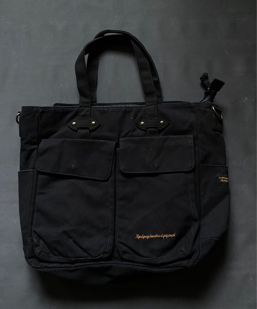 Aged Gray Two Way Bag (Category: Belt bags, Clutches and Pouches) located in Bago City. Submitted by johnpaul_gidlayan (Listing ID 1409739727, Image 1). Description: Aged Gray Two way Bag Dimension: Lenght 14 Leg opening 17 Excellent condition Minimal sign of usage Issue sira Ang sling 500+sf.