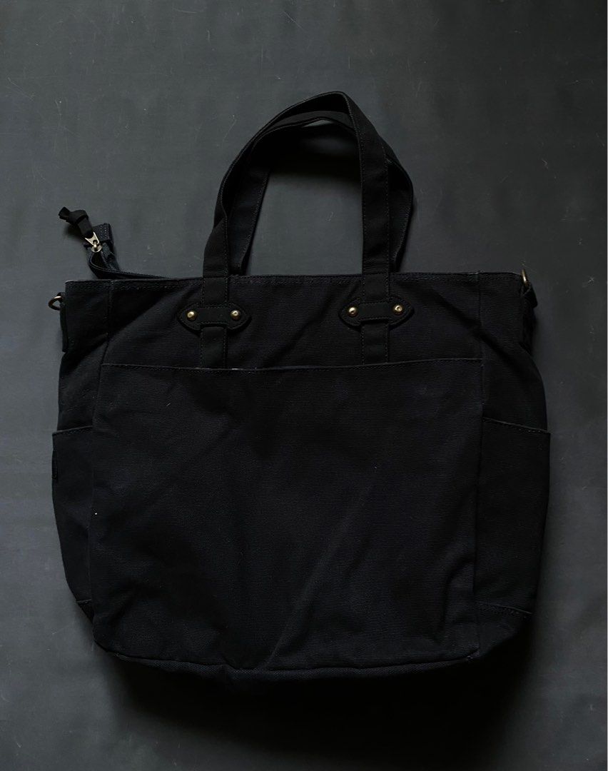 Aged Gray Two Way Bag (Category: Belt bags, Clutches and Pouches) located in Bago City. Submitted by johnpaul_gidlayan (Listing ID 1409739727, Image 2). Description: Aged Gray Two way Bag Dimension: Lenght 14 Leg opening 17 Excellent condition Minimal sign of usage Issue sira Ang sling 500+sf.