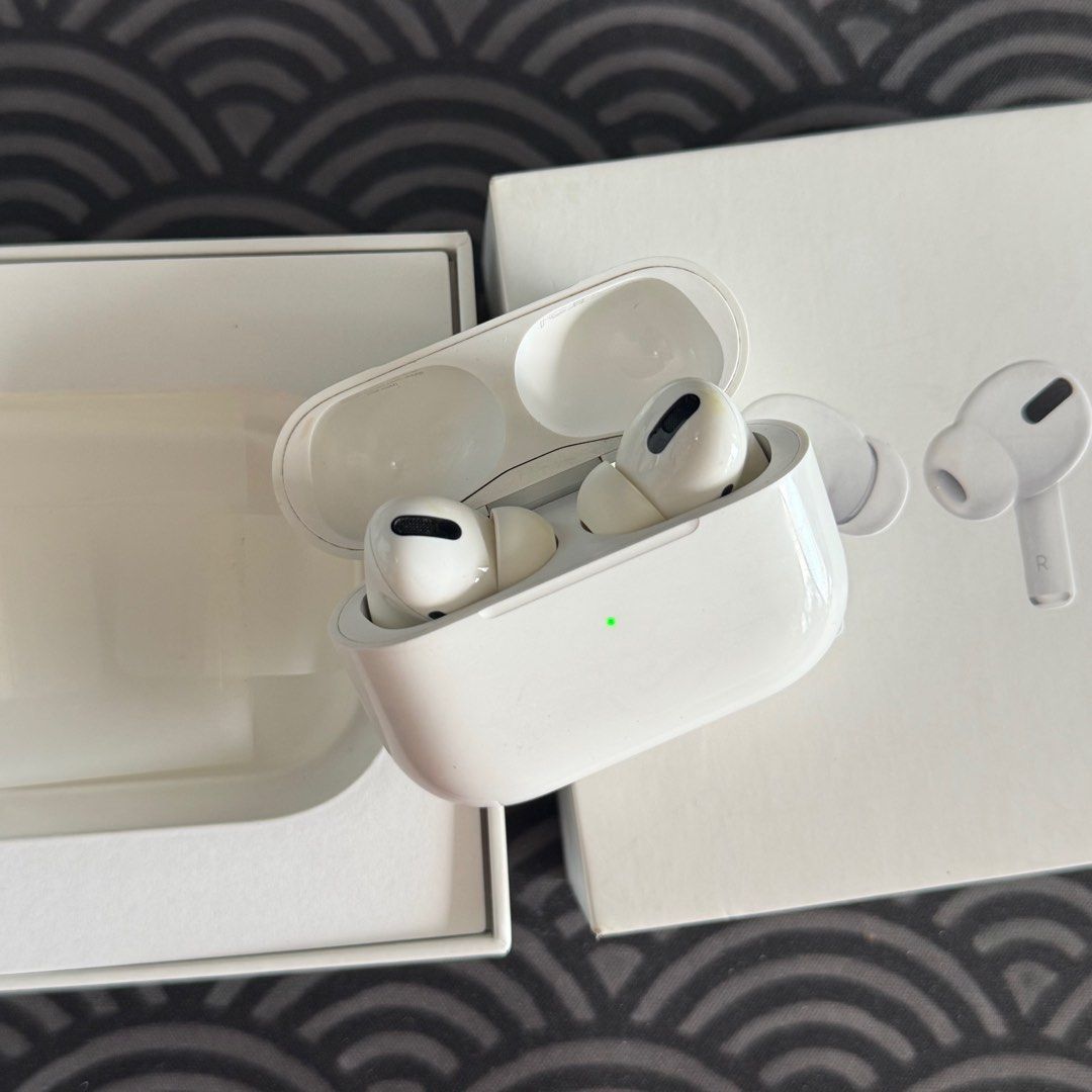 AirPods Pro Gen 1 (Category: Earphones) located in Quezon City. Submitted by consoleciety (Listing ID 1409770641, Image 1). Description: Hi! Singit muna ako saglit ng Apple products before going back to consoles :) You can trade-in your console for this! Selling Apple AirPods Pro for ₱5,000 —no issue, in perfect working condition —has signs of use. —may 3 extra buds (2 L, 1 S), but i suggest buying new ones since they were used na rin —100% authe
