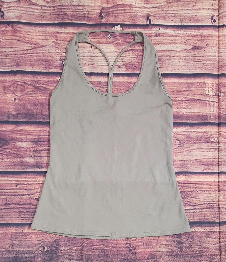 Alo Yoga True Tank (Category: Activewear) located in La Trinidad. Submitted by outfitt (Listing ID 1409790395, Image 2). Description: cut tag; best to fit small to semi medium frame;please check measurement if the fit is right for you slim fit tank airy,strappy open back EXCELLENT USED CONDITION ❌️ NO to LOW ballers.PLEASE.