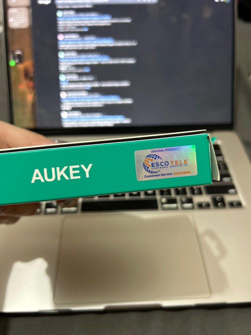 AUKEY MagFusion Aura Wireless Charger (Category: Chargers & Cables) located in Taguig. Submitted by lorie_19 (Listing ID 1409659103, Image 3). Description: - ORIGINAL AUKEY - MagFusion Aura wireless fast Charger Qi2 Magnetic - Box opened for checking only - original box, manual, and Type C-C wire .