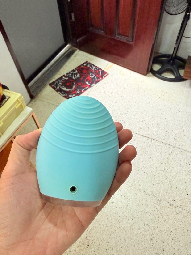 Auth Foreo LUNA 2 Facial Cleansing Device (Category: Face Care) located in Cainta. Submitted by CheapStuff14 (Listing ID 1409793892, Image 2). Description: - Foreo LUNA 2 facial cleansing device. - Blue silicone body. - Textured surface for effective cleansing. - Smooth back for comfortable use. - Features a power button and charging port. - Foreo logo and model information on the bottom..