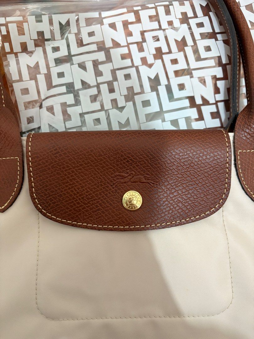 Authentic Le Pliage Original Tote Bag L Paper (Category: Luxury Bags & Wallets) located in Orion. Submitted by alyssamint (Listing ID 1409690414, Image 3). Description: Authentic Le Pliage Original Tote Bag L Large size Color Paper Bought from Longchamp Daimaru Sapporo, Japan last Jan 2025 Used 3x RFS: I already have this in black, which I use more often.