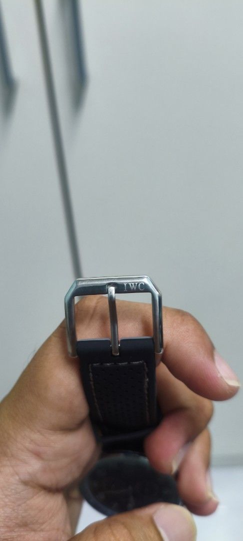 Automatic Watch (Category: Watches) located in Subang Jaya. Submitted by alexywl (Listing ID 1409715649, Image 3). Description: - Rare model - Fully automatic with all calendar functions working - New strap with ori buckle - Fully serviced with new spring - Watch only no box - Minor wear visible on the back case - Non-refundable after purchasing Cod only around Sunway/Subang Jaya/Amcorp Mall. Tq..