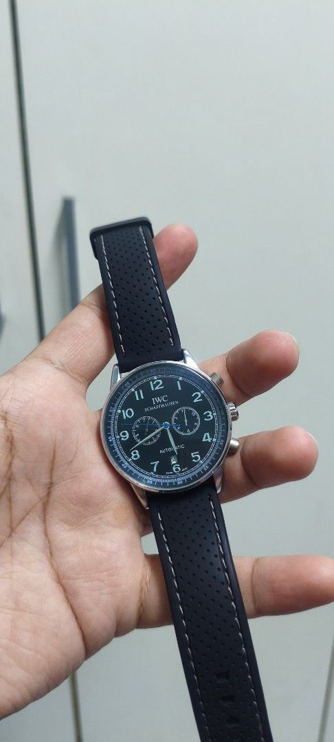 Automatic Watch (Category: Watches) located in Subang Jaya. Submitted by alexywl (Listing ID 1409715649, Image 2). Description: - Rare model - Fully automatic with all calendar functions working - New strap with ori buckle - Fully serviced with new spring - Watch only no box - Minor wear visible on the back case - Non-refundable after purchasing Cod only around Sunway/Subang Jaya/Amcorp Mall. Tq..
